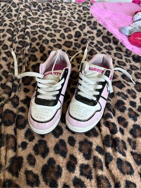 Hello Kitty Kids Pink and White Lace-up Sneakers (big kid size 2)